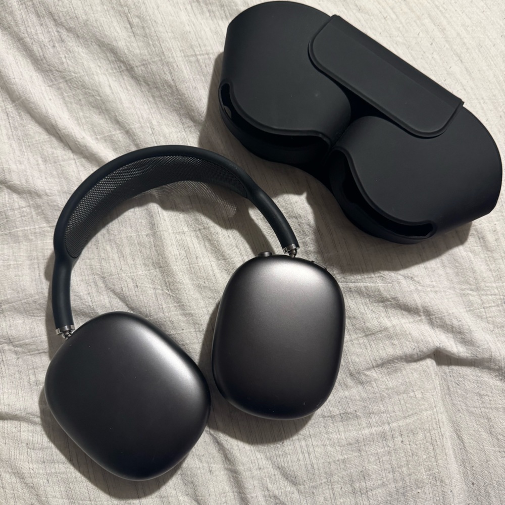 Apple Over-Ear Headphones - Black